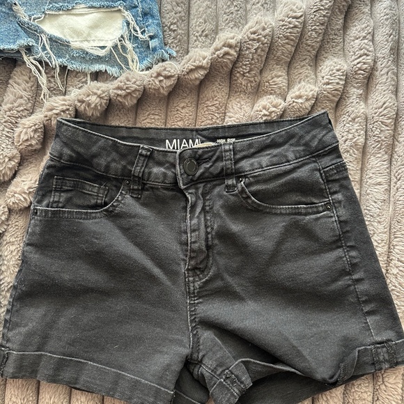 Women’s Shorts - Picture 4 of 4